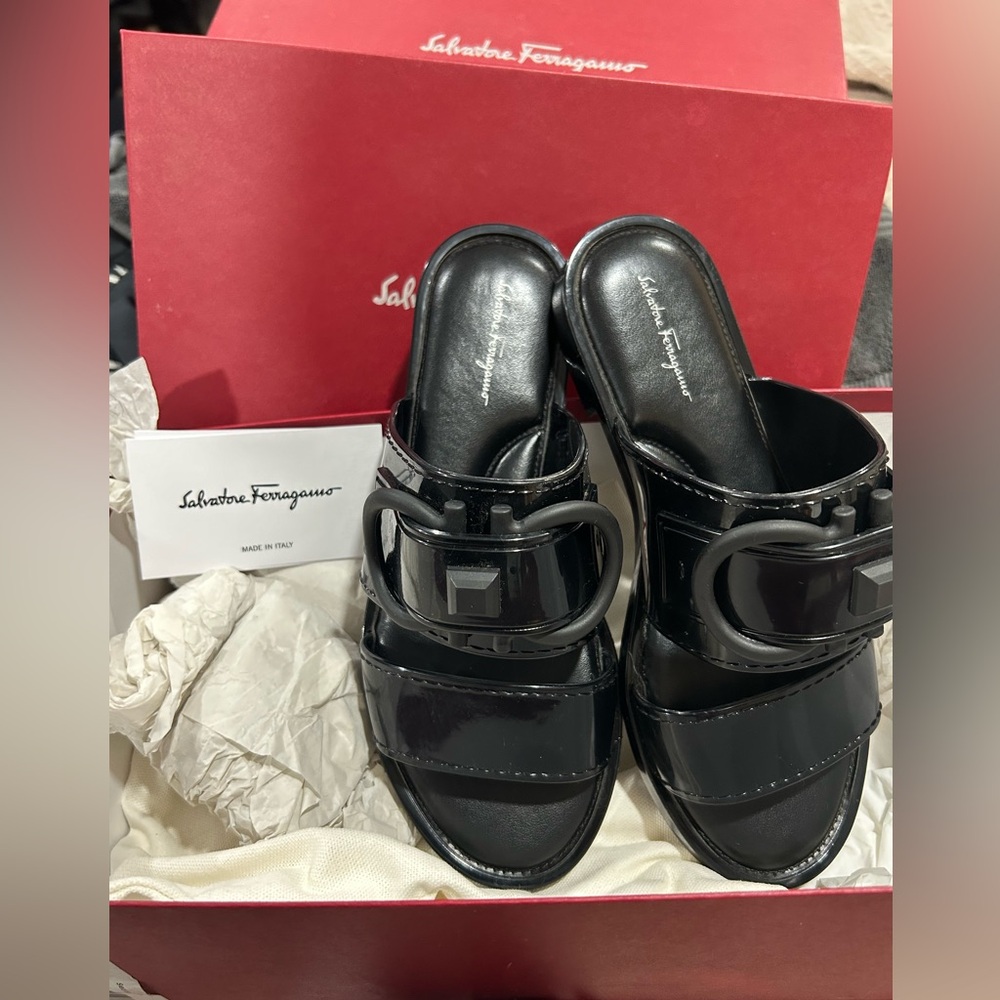 TARYN FERRAGAMO SANDAL